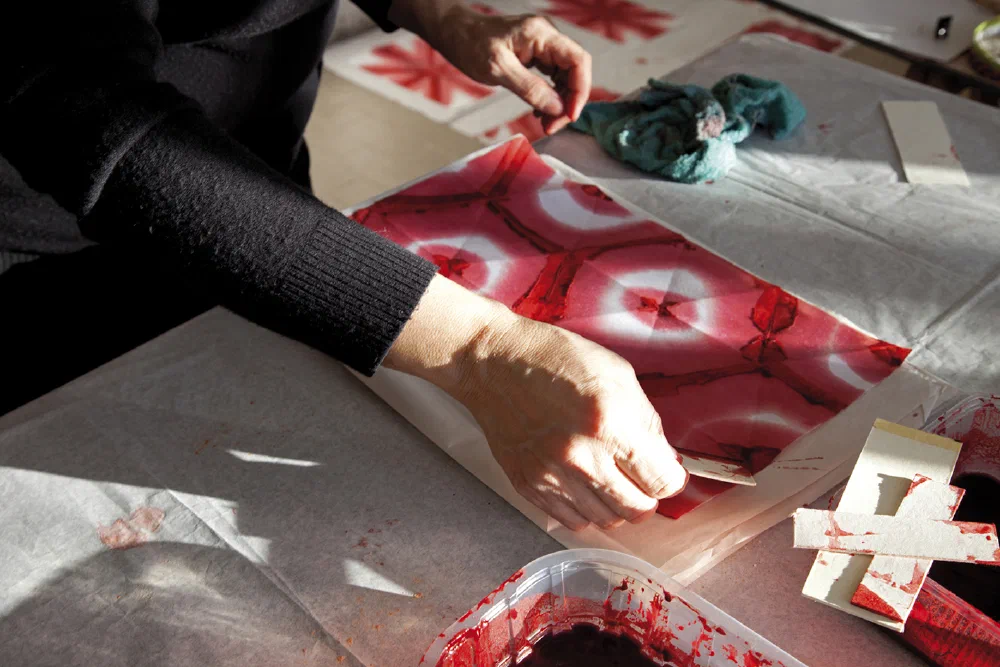 Fold & Dye: Traditional Japanese Paper-Dyeing Techniques with Anna Onesti